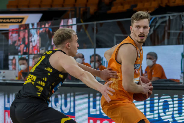 仅仅是一名 仅仅是一名